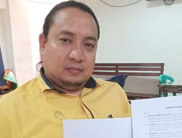 Tim Pengacara Perangkat Desa Gebang Kulon Daftarkan Kembali Gugatan ke PTUN, "Minggu Depan Sidang" Tim Pengacara Perangkat Desa Gebang Kulon Daftarkan Kembali Gugatan ke PTUN, "Minggu Depan Sidang"