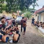 Bocah ini, Bukannya Belajar di Rumah, Malah Ngumpul di Gebang buat Tawuran