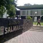 Masjid Salman ITB Lockdown! 1 Pematerinya Positif Terkena Virus Corona