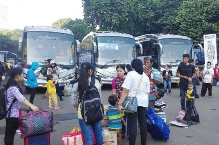Tegal Lockdown, Bus Terpaksa Turunkan Penumpang Disini