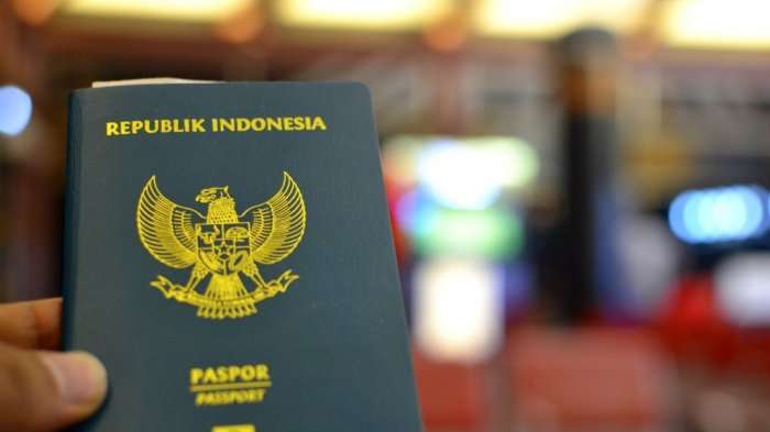 Corona, Pemohon Paspor di Kantor Imigrasi Cirebon Melorot