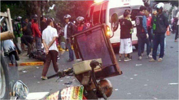 Honda Jazz Misterius Seruduk 2 Motor di Depan Apartemen Sudirman Bandung: 1 Tewas, Jazz Kabur Honda Jazz Misterius Seruduk 2 Motor di Depan Apartemen Sudirman Bandung: 1 Tewas, Jazz Kabur