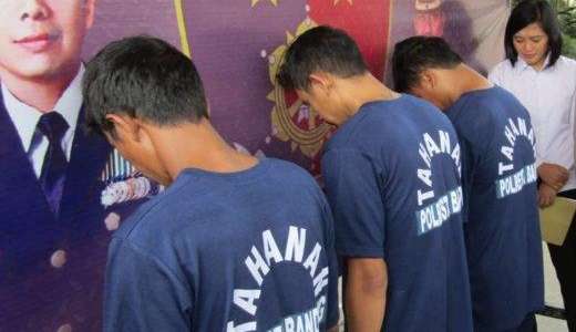 Sadis, 3 Orang ini Bunuh Seorang Pria di Bandung Pakai Kampak