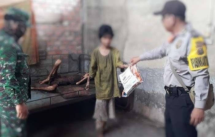 Viral! Di Tengah Corona Aparat Temukan Kakak Beradik yang Kelaparan dalam Sebuah Rumah