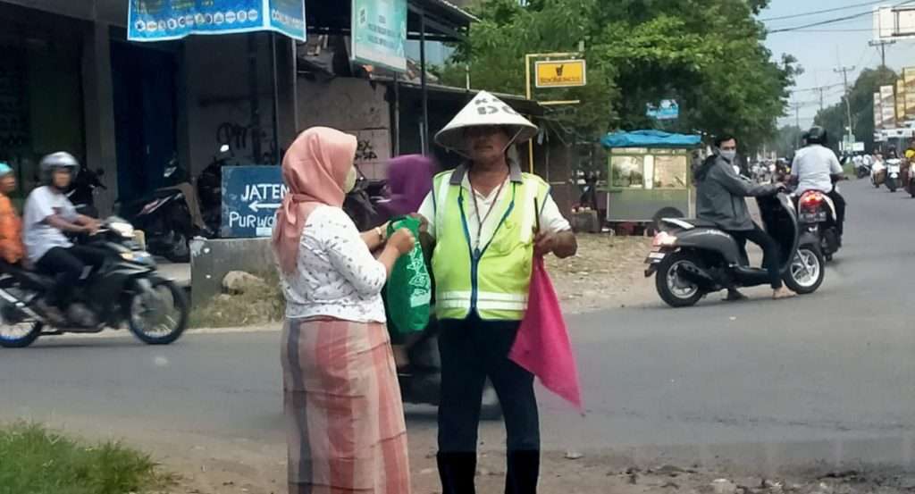 Corona Menerpa Saat Puasa, Bos Minyak Goreng Ini Bagikan Puluhan Sembako