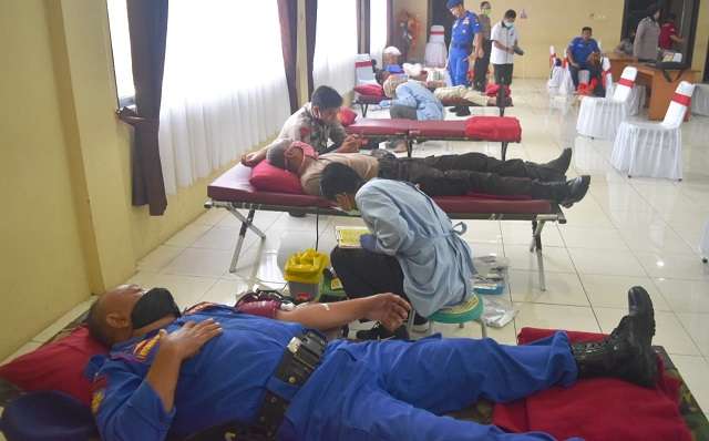 Di Tengah Corona, Ratusan Personil Polresta Cirebon Lakukan Donor Darah