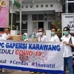 Gapensi Karawang Bagikan Ribuan Pelindung Muka ke Puskesmas dan Klinik