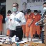 Het Dah! Social Distancing, Mereka Malah Asik Maen Judi