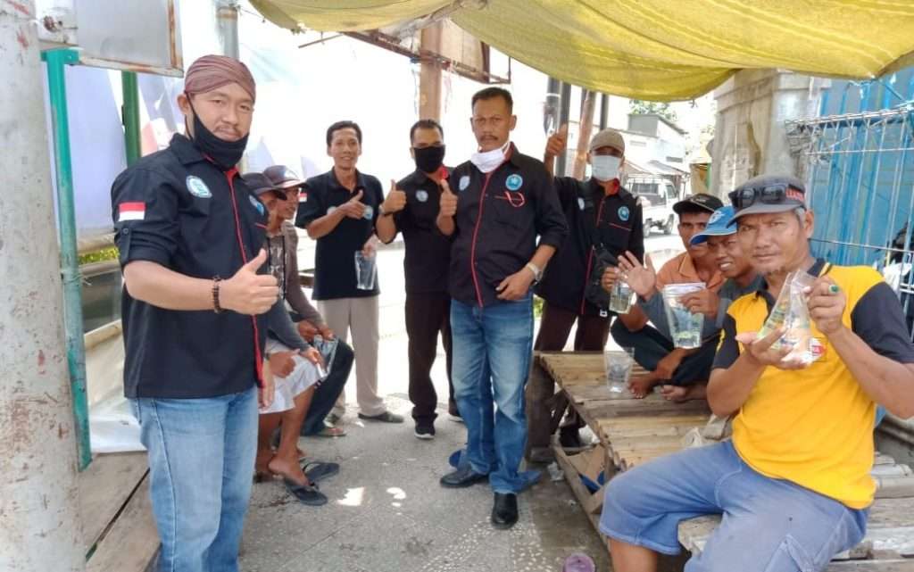 Kikis Corona, GANN Bagikan Hand Sanitizer dan Disinfektan pada Ojol, Opal, Amang Becak