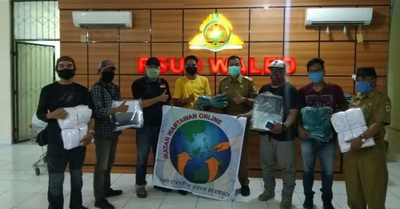 Peduli Corona, Jurnalis Sumbangkan APD ke RSUD Waled