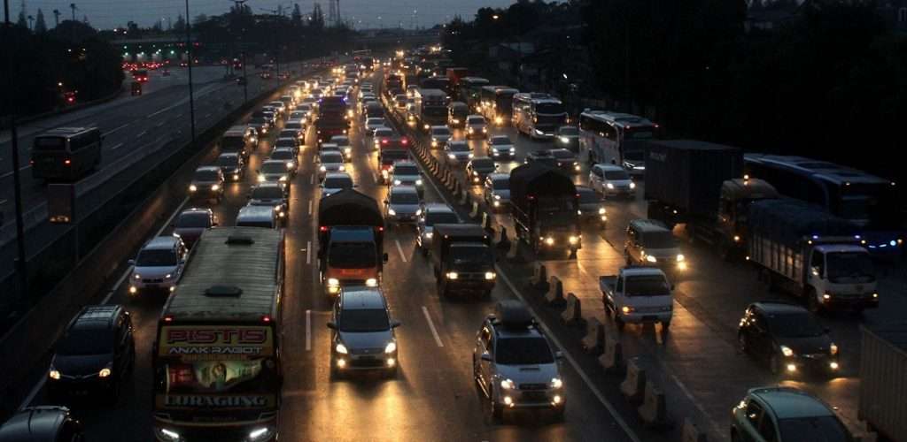 Dilarang Mudik, Puluhan Ribu Kendaraan Tinggalkan Jabodetabek Dilarang Mudik, Puluhan Ribu Kendaraan Tinggalkan Jabodetabek