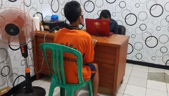 Pria ini Sungguh Bejat! Anak Tirinya yang Masih ABG Dicabuli sejak 2017 Pria ini Sungguh Bejat! Anak Tirinya yang Masih ABG Dicabuli sejak 2017