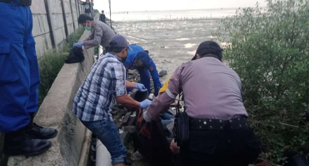 Pantai Baro Gebang Geger Penemuan Mayat Lelaki Tertutup Sampah