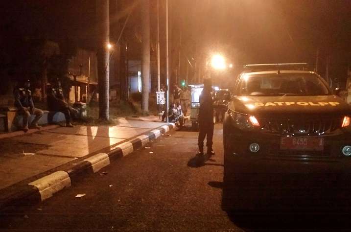 Asyik Nongkrong di BAT, Puluhan Remaja "Disapu" Satpol PP, "Yang Pacaran Pun Ngacir"