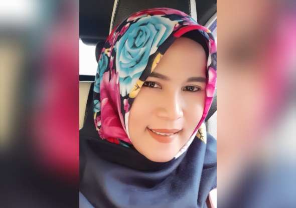 Ternyata, Selain Cantik Bu Guru dari Dompyong ini Suaranya Indah Banget, Yuk Kenalan!