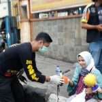 Ramadan Ini, GMBI Bagikan Ribuan Masker dan Takjil