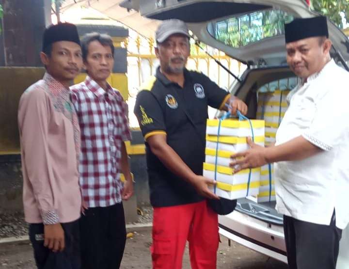 Lebaran Di Tengah Corona, LSM GMBI Distrik Cirebon Raya Berbagi