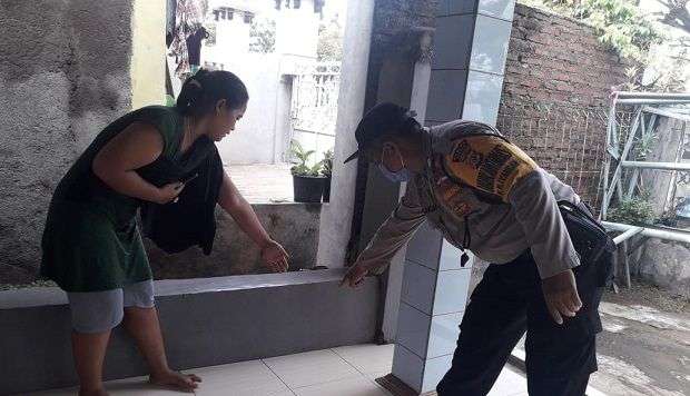 Geger di Playangan! Ada yang Buang Bayi di Teras Rumah Warga Geger di Playangan! Ada yang Buang Bayi di Teras Rumah Warga