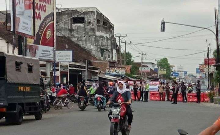 Kerumunan Warga masih Ada, Berjalan Baikah PSBB di Kab Cirebon?