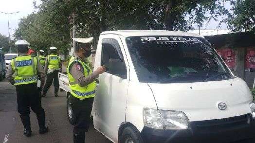 Masuk Jabar lewat Losari, Puluhan Kendaraan Pemudik Jateng Dibalikin Lagi, Ini Sebabnya