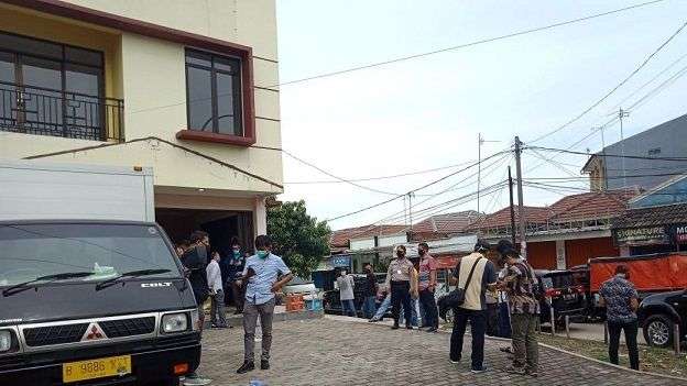 Mengejutkan! Di Toko Beras ini Ditemukan Ratusan Kilogram Sabu & Ekstasi