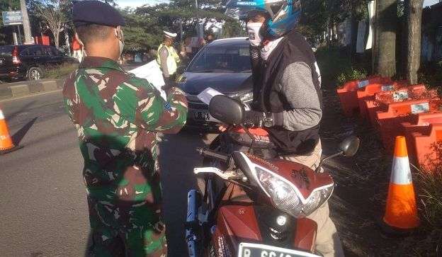 Puncak Arus Balik: Banyak Pemotor "Dibalikin" di Check Point Lemahwungkuk Puncak Arus Balik: Banyak Pemotor "Dibalikin" di Check Point Lemahwungkuk
