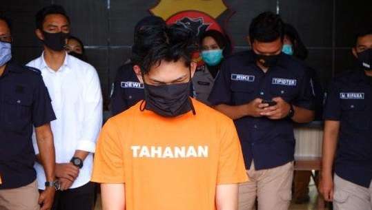 Yay!!! Youtuber Sampah Dipamerkan, Udah Pakai Baju Tahanan