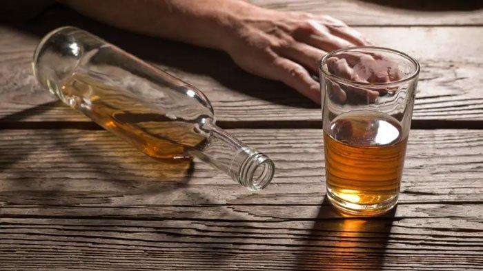 Pesta Miras saat Lebaran: Pasutri Tewas, Temannya Koma di RS