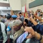 Terbawa Suasana Saat Aksi, Jadi Lupa Jaga Jarak deh