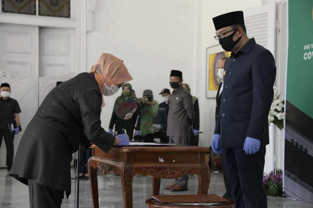 Gubernur Jabar Lantik 15 Pimpinan Tinggi Pratama Gubernur Jabar Lantik 15 Pimpinan Tinggi Pratama