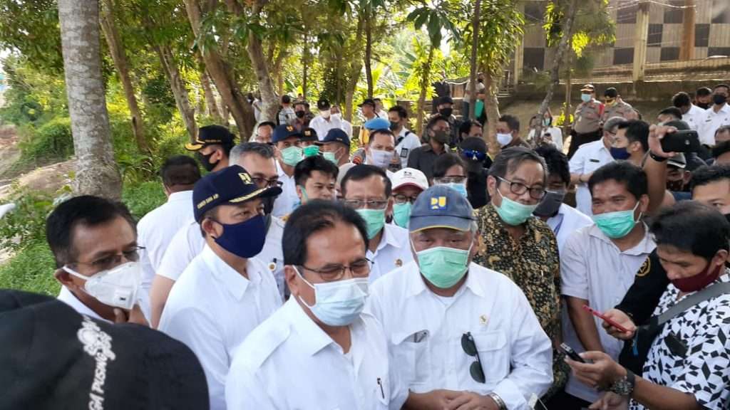 Dua Menteri Pimpin Langsung Pembongkaran Wahana Waterpark Dwisari di Cikarang Dua Menteri Pimpin Langsung Pembongkaran Wahana Waterpark Dwisari di Cikarang