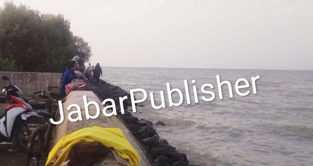 Goceng, Nikmati Sunset di Pantai Baro Cirebon