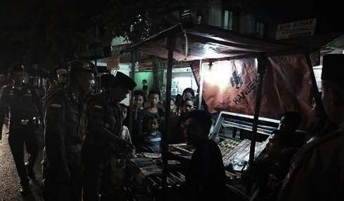 Berkedok Warung, Tempat Prostitusi di Mundu Digerebek Petugas, "Ada Wanita Aduhai, Kamar dan Alat Kontrasepsi"