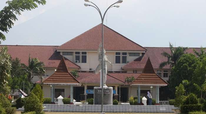 Sosok Wabup Cirebon Kian Jelas, Istri Mantan Bupati Masuk "2 Besar" Sosok Wabup Cirebon Kian Jelas, Istri Mantan Bupati Masuk "2 Besar"