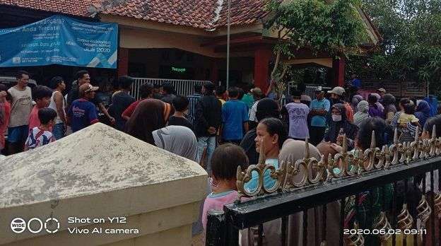 VIDEO: Warga Geruduk Kantor Desa Tenjomaya Terkait Bansos Corona