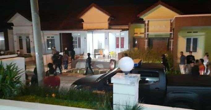 Rumah Gembong Narkoba di Sukabumi Digerebek! "Ada 402,3 Kg Sabu"