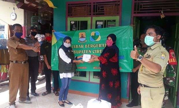 Polsek dan Puskesmas Kunjungi Warga Pabuaran yang Sembuh dari Corona