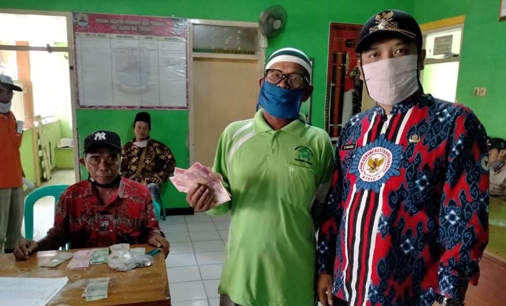 Tepati Janji! Kuwu Tenjomaya Bagikan BLT Dana Desa Hari Ini