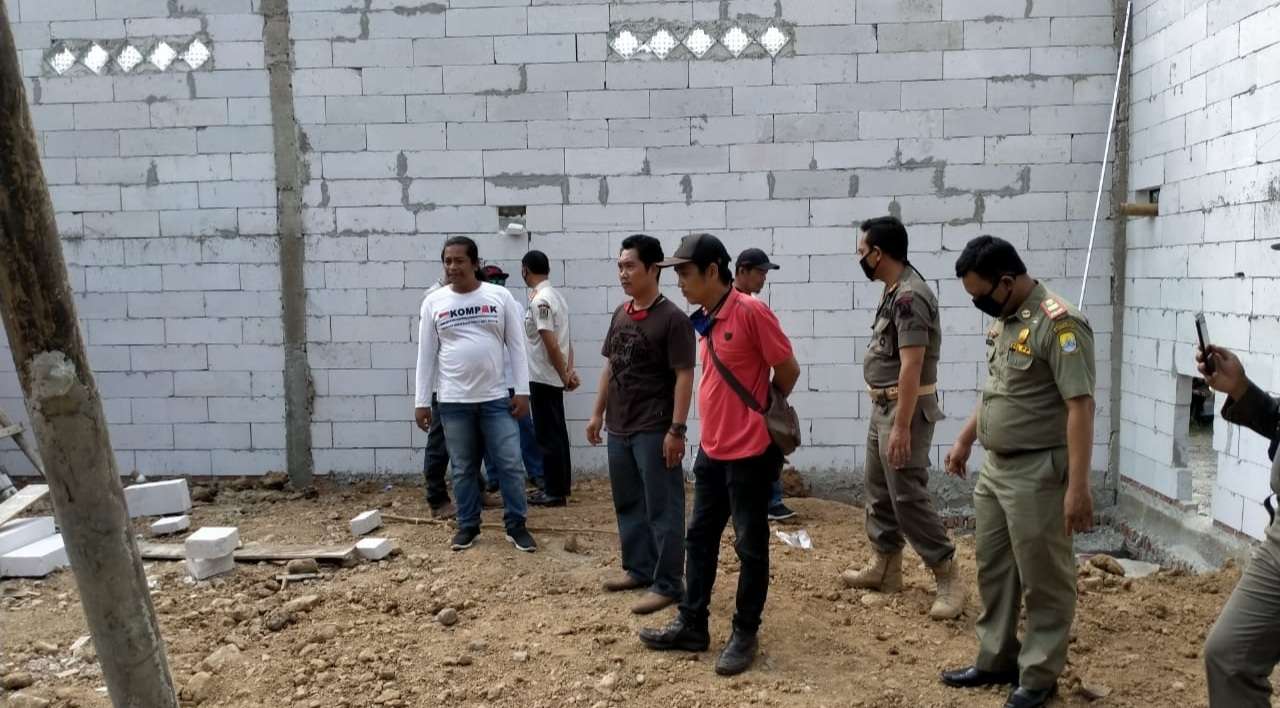 Warga Desak Pembangunan E-Warung di Desa Mertapada Wetan Dihentikan