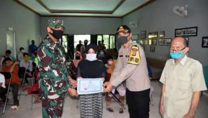 HUT Bhayangkara ke-74, Polresta Cirebon Bagikan 2020 Paket Sembako HUT Bhayangkara ke-74, Polresta Cirebon Bagikan 2020 Paket Sembako