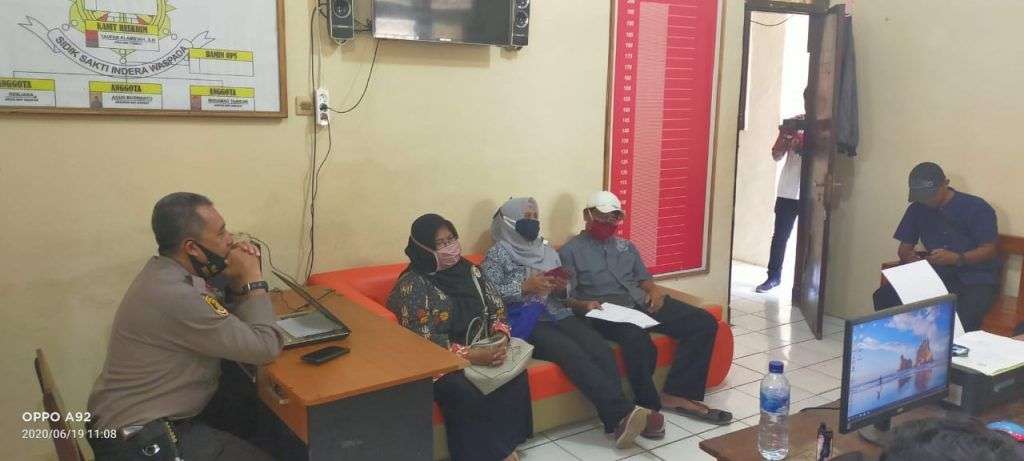 Kepsek SDN Centre Laporkan Pejabat Disdik Kab Cirebon Soal Tabungan, Ini Tanggapan Sang Pejabat Kepsek SDN Centre Laporkan Pejabat Disdik Kab Cirebon Soal Tabungan, Ini Tanggapan Sang Pejabat