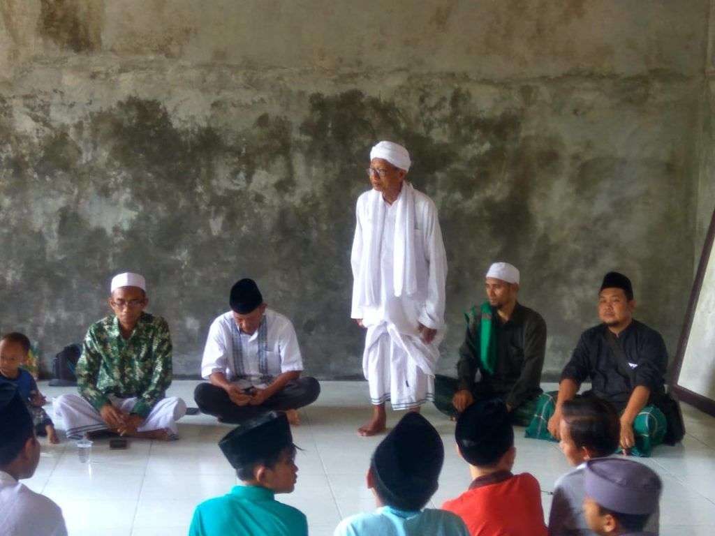 Ponpes Al-Rasyid - Jamblang, Bagikan Santunan kepada 100 Yatim