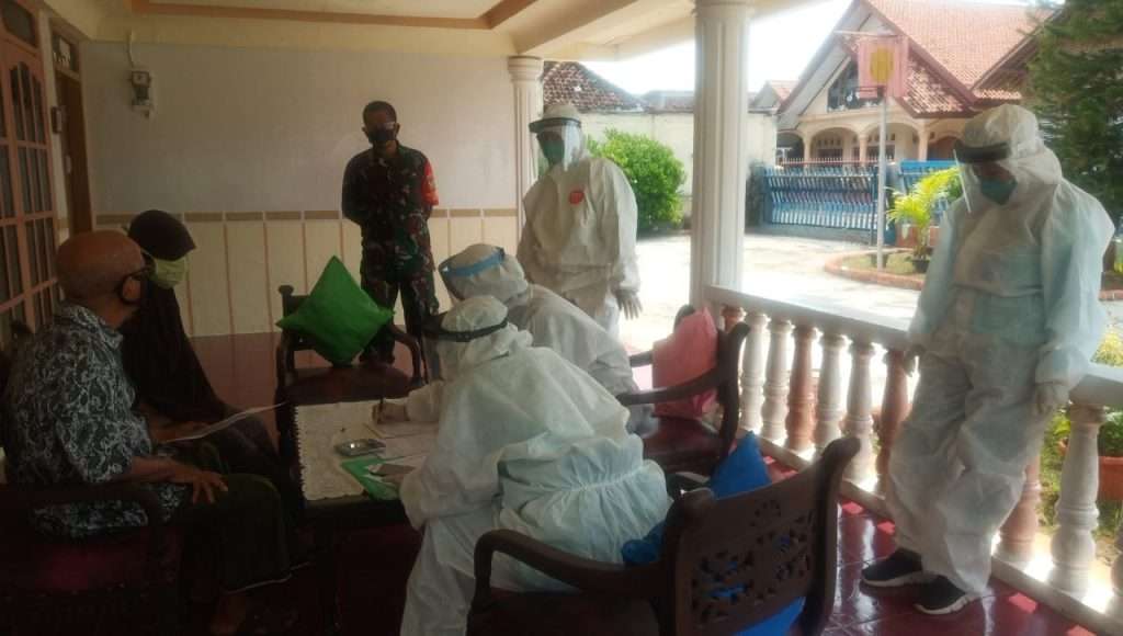 Lacak Interaksi Pasien Positif Covid-19, Tim Medis Datang ke Desa Jatiseeng Kidul