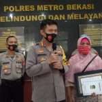 Ibu Muda Ini Mendapat Penghargaan dari Kapolrestro Bekasi Atas Aksi Heroiknya Melawan Begal