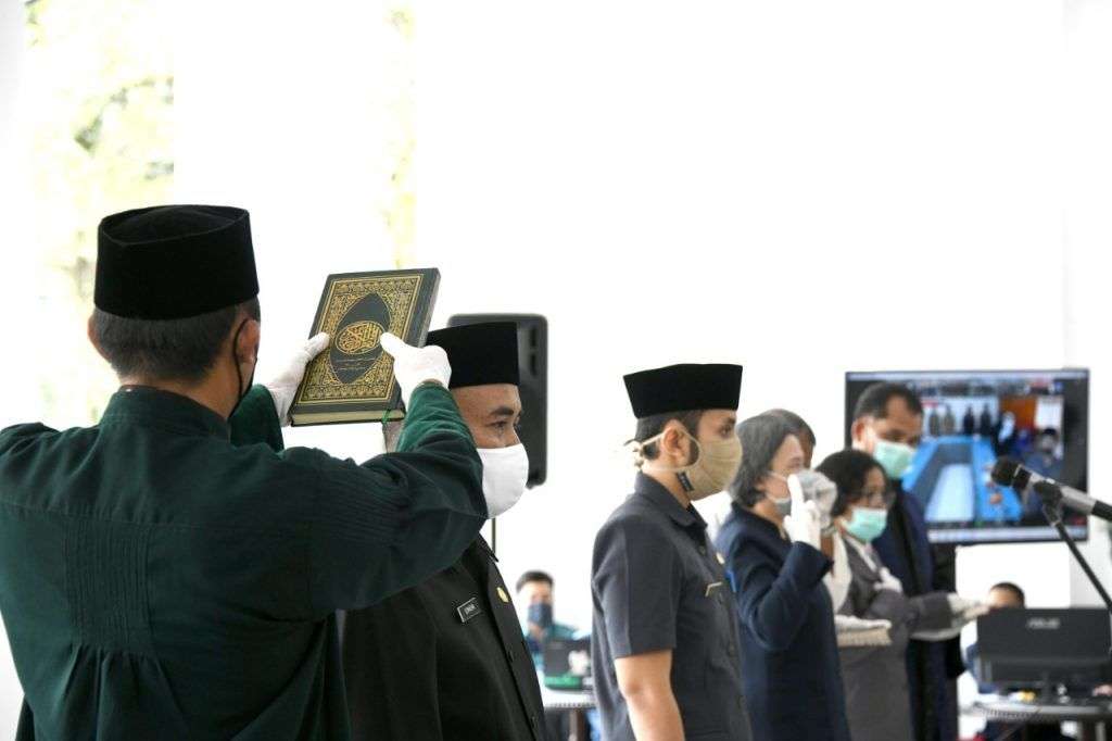 Gub Jabar Lantik 572 Kepsek Secara Virtual