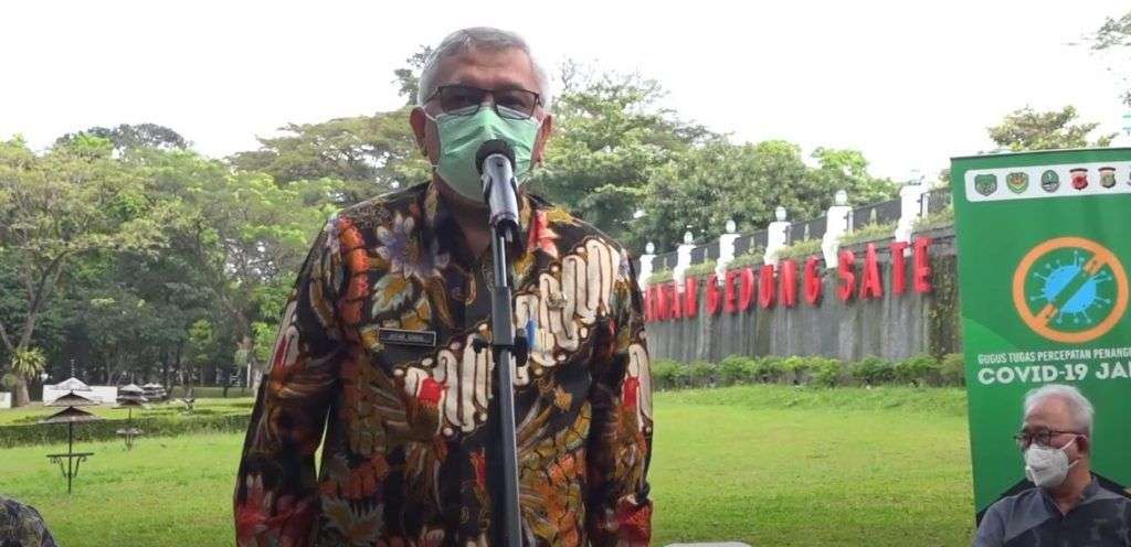 Bansos Pemprov Jabar Gerakkan Ekonomi Masyarakat Bansos Pemprov Jabar Gerakkan Ekonomi Masyarakat