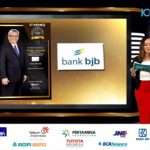 Ditengah Wabah Covid-19, Dirut bank bjb Raih Predikat BEST CEO 2020