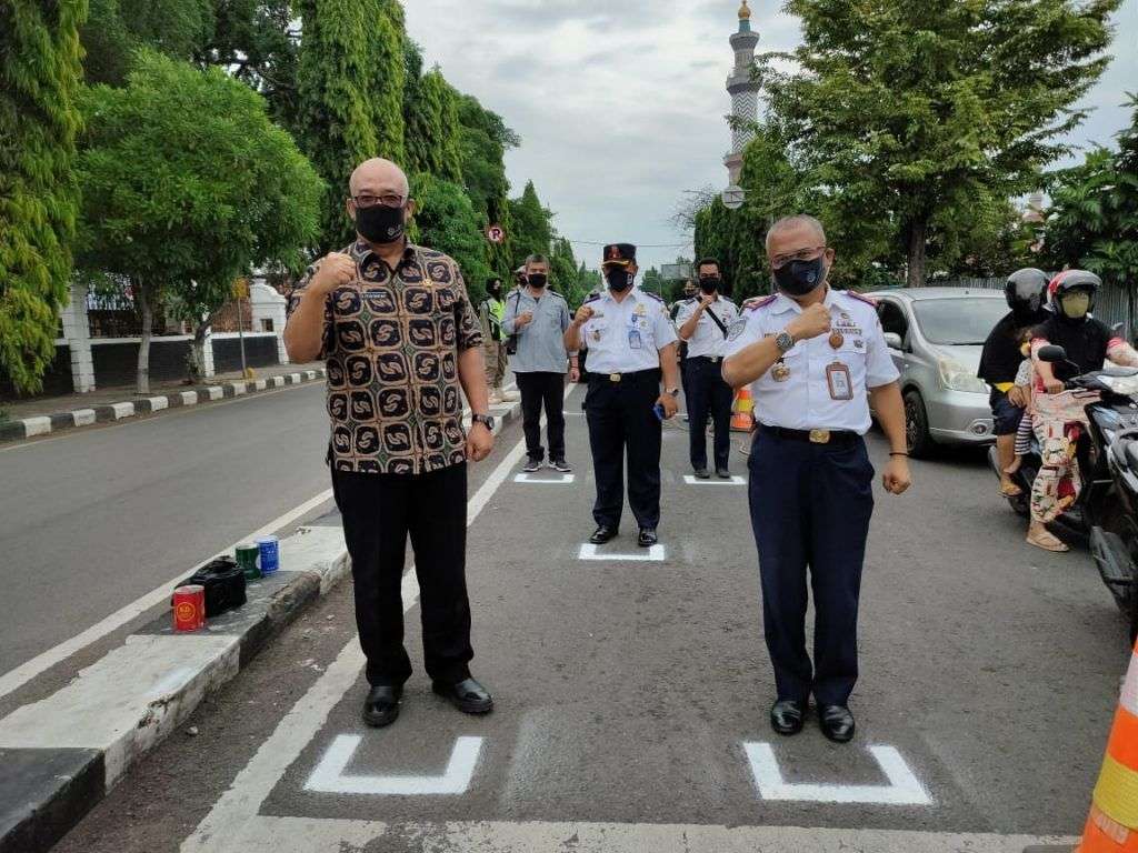 Pejabat UPTD Wil IV - Dishub Jabar Tinjau Pembuatan "Starting Grid" di Kota Cirebon