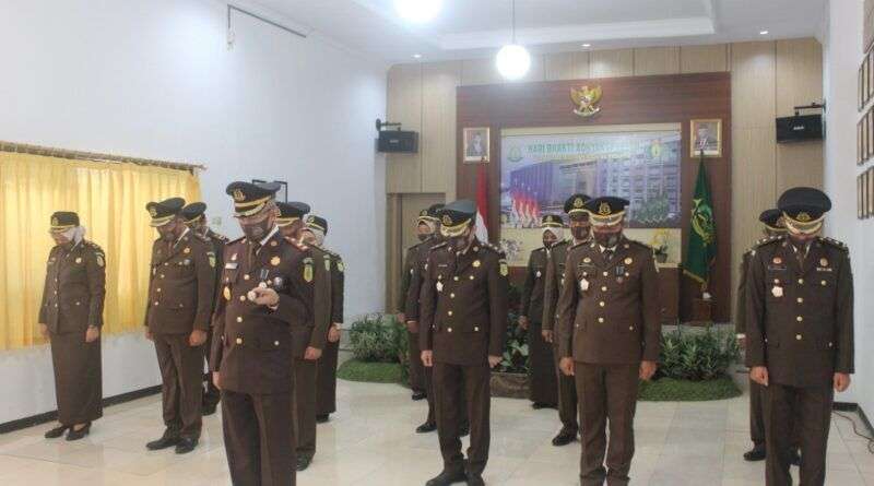 HUT Institusinya, Kejari Kab Cirebon Gelar Tasyakuran & Upacara Virtual HUT Institusinya, Kejari Kab Cirebon Gelar Tasyakuran & Upacara Virtual