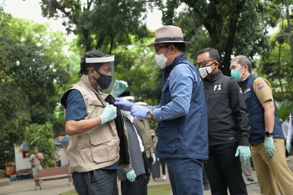 Gubernur Jabar Lantik Unit Edukasi dan Unit Pengawasan COVID-19 Kota Bogor Gubernur Jabar Lantik Unit Edukasi dan Unit Pengawasan COVID-19 Kota Bogor